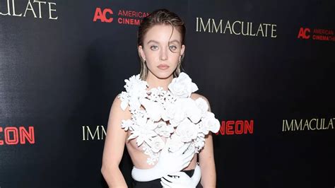 sydney sweeney nip slip|Sydney Sweeney goes braless in very revealing top for。